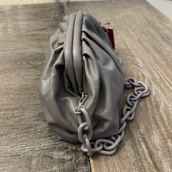 Badgley Mischka NWT Grey Wrapped Framed Clutch. - Picture 8 of 8